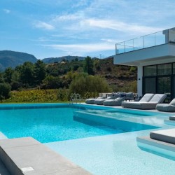 Eliandreia luxury villa