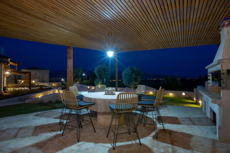 Private holiday villas in Lefkada for big families